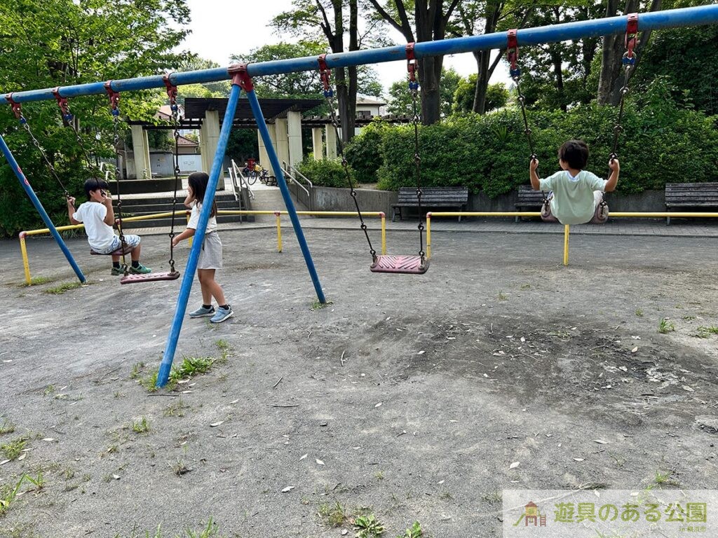 もみの木公園のブランコ