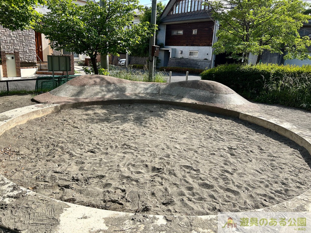 奈良二丁目長谷公園の砂場