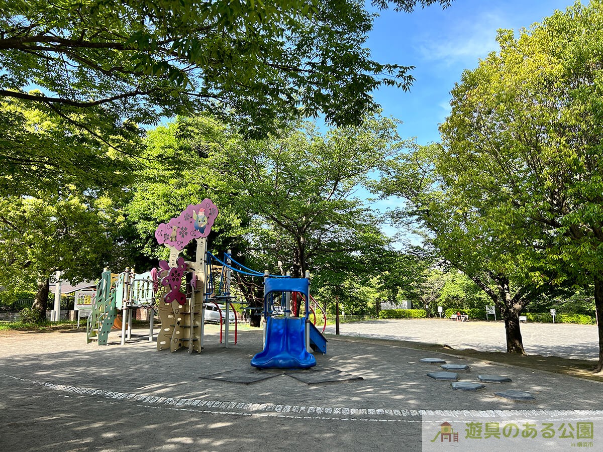 奈良二丁目長谷公園の遊具