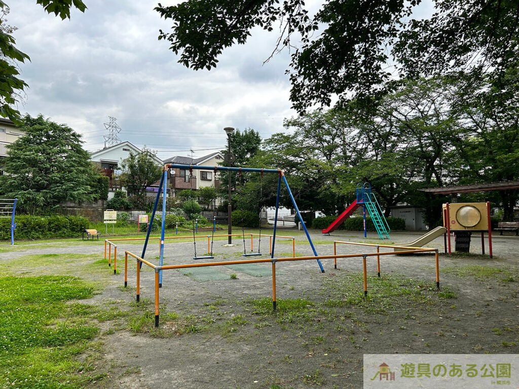 奈良町第六公園のブランコ